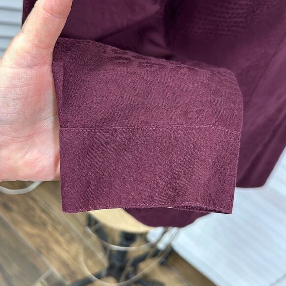 Chico's No Iron Tunic Shirt Size 1.5 (10) Jacquard Burgundy Long Sleeve - Picture 6 of 12
